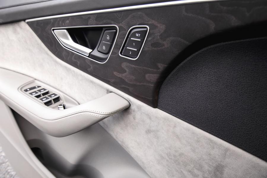 Детали интерьера Audi Q7 50 TDI Quattro (4M) 2019 года  (WW) (фото 6 из 40)